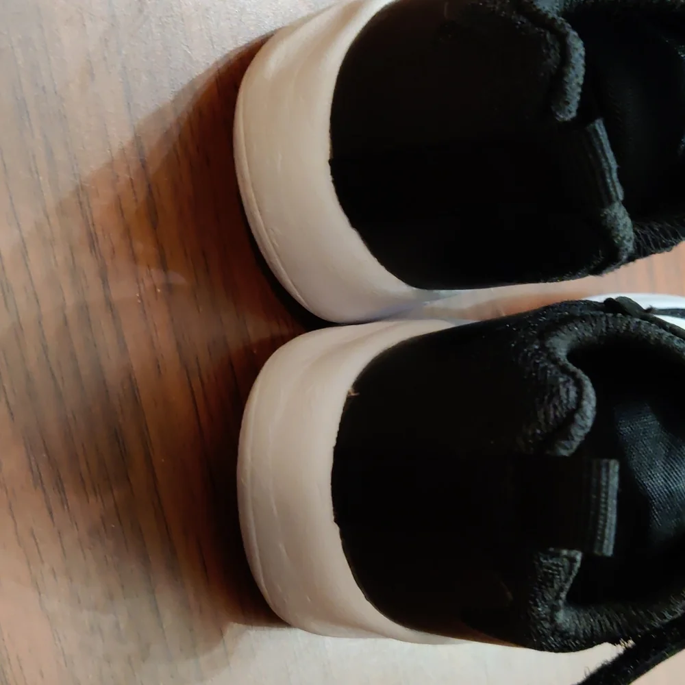 ***Athletic Sneakers Boys(5) Toddlers. - Picture 6 of 6